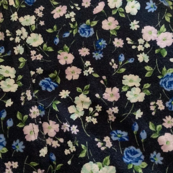 Gently used!🍀Adorable!🍀Flowered inspired dress by Hollister🍀Sz S🍀 Super soft - Picture 3 of 5